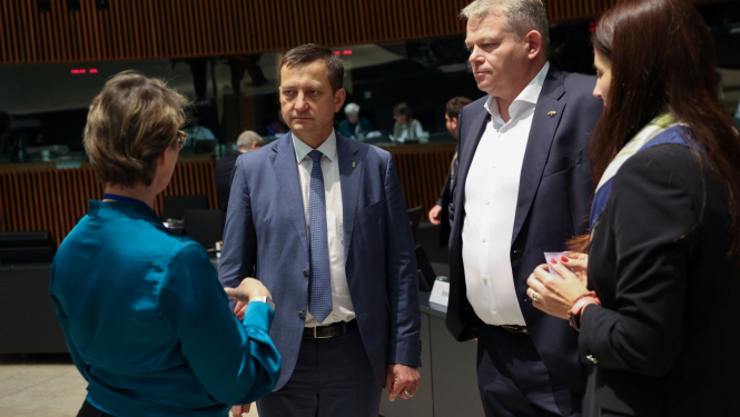 Zemkopības ministrs Armands Krauze sarunājas ar kolēģiem Luksemburgā pirms ES lauksaimniecības un zivsaimniecības minsitru padomes