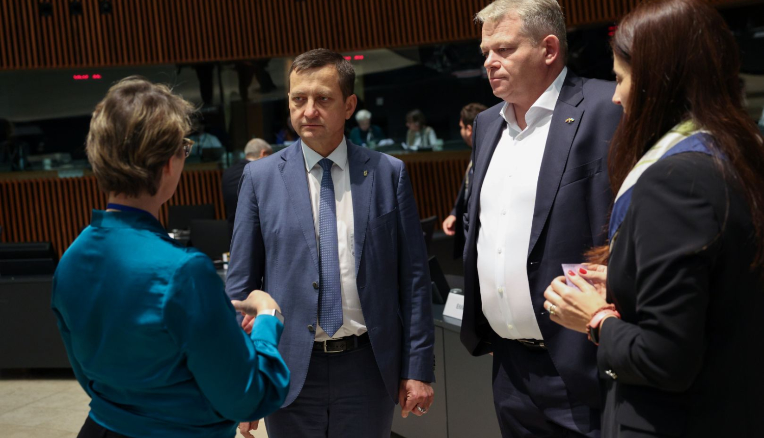 Zemkopības ministrs Armands Krauze sarunājas ar kolēģiem Luksemburgā pirms ES lauksaimniecības un zivsaimniecības minsitru padomes